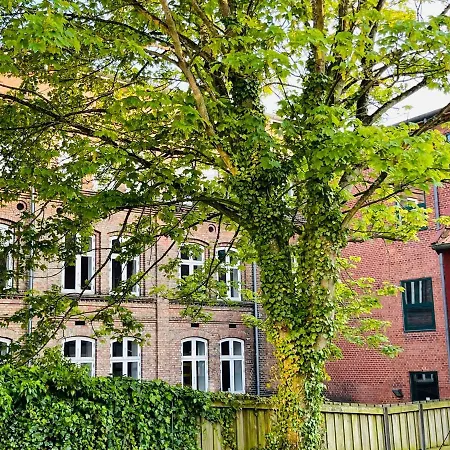Scandinavian - Tobaksgarden - 2 *